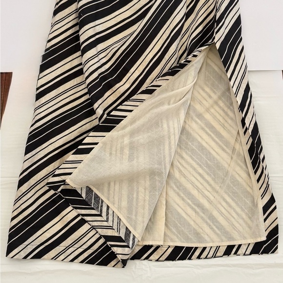 Kivari, 100% Linen Sara One-Shoulder‎ Asymmetrical
Midi Dress, Black/White, 8 - Picture 11 of 13